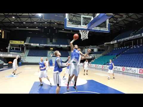 Luka Katura megpróbálta félpályáról