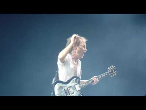 Angus Young (AC/DC) "Awesome Guitar Solo"