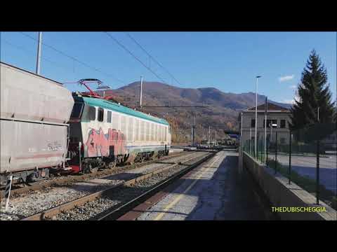 L' ARRIVO DEL TRENO MERCI NELLA  STAZIONE DI ROBILANTE. (CN) GIOV. 18 - 11 - 2021.