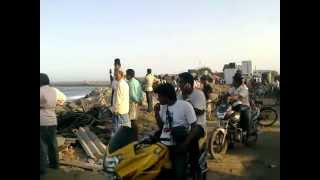 preview picture of video 'Expecting for Tsunami at Chennai 11.04.12 - Kasimedu Beach 2'