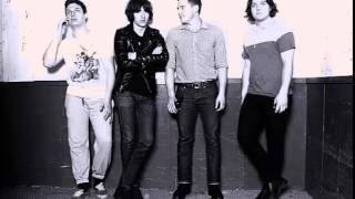 Arctic Monkeys- Evil Twin (inglés y español)