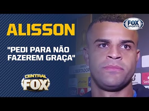 Alisson revela conversa com Éverton Ribeiro durante o jogo e pedido 'para não fazer graça'