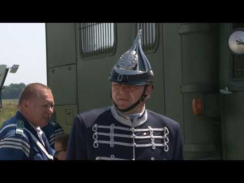 Rendőrségi helikopter, egy régi Lada járőrautó és fegyverbemutató  -  családi napj  20190612