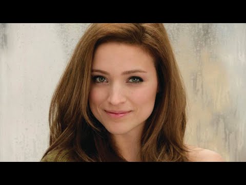 Episode #29 -  Christy Altomare