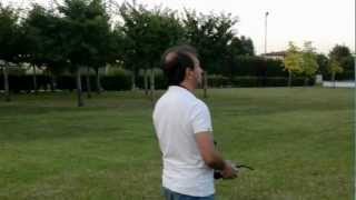 aereo di carta fatta con il manifesto