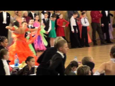 Latvian Standart Championship 2011 Bogdans Tihoņenko - Viviāna Belousova 1.8fin viennese waltz.wmv