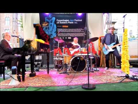 Esben Just Trio - I want a girl that brings that money home