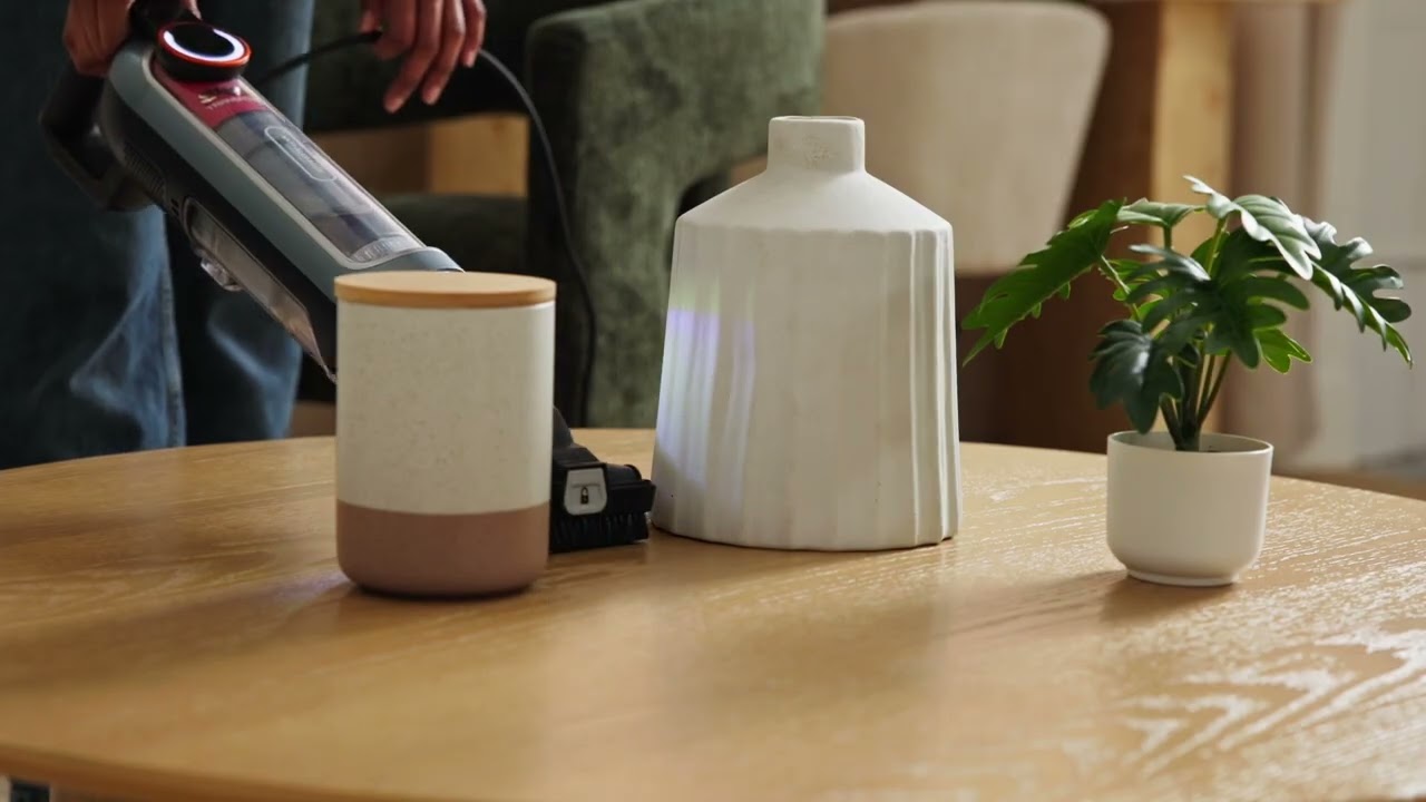 Shark&reg; POWERDETECT&reg; Transformer &trade; - Transforming your Clean - YouTube