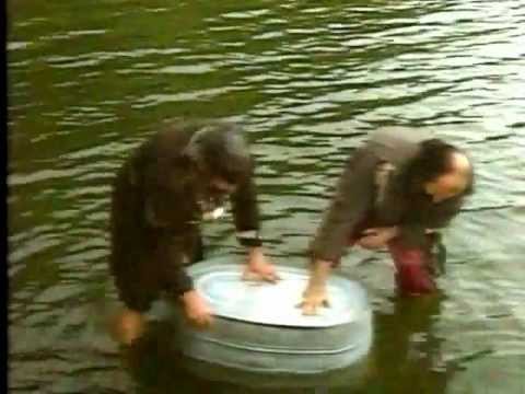 KAPOTA -  JAK ZBUDOWAĆ BEZLUDNĄ WYSPĘ