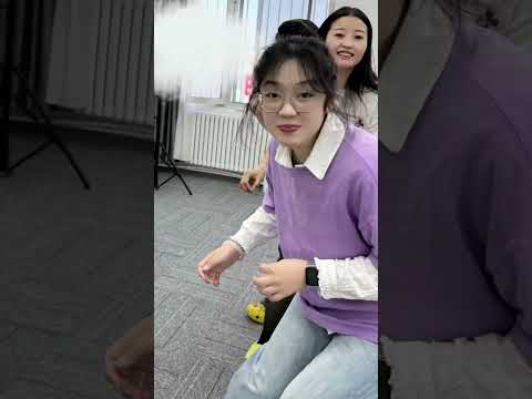 不能被拍到照片挑战 #办公室游戏 #看一遍笑一遍 #趣味游戏