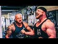 Dieser Bodybuilder weiß genau wie man Arme aufbaut!!