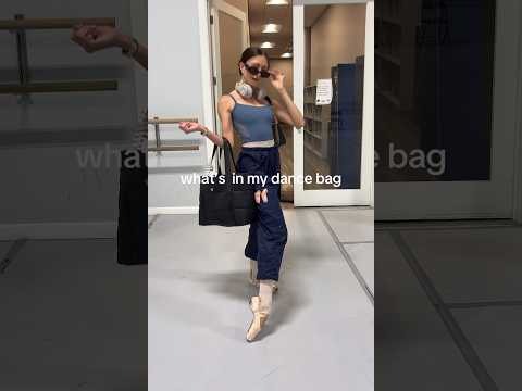 WHAT’S IN MY DANCE BAG👛✨🎧🩰 #pointe #ballet #ballerina #balletdancer #dancer #dance