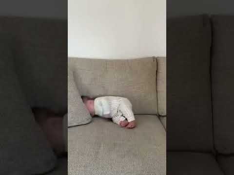 Kata bayi : oraa iso duduk sek aku gaess.. dipekso tokk 😂 #shorts