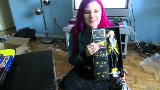 The Stingers Hit Town Part 2  (Integrity Line Doll Review)