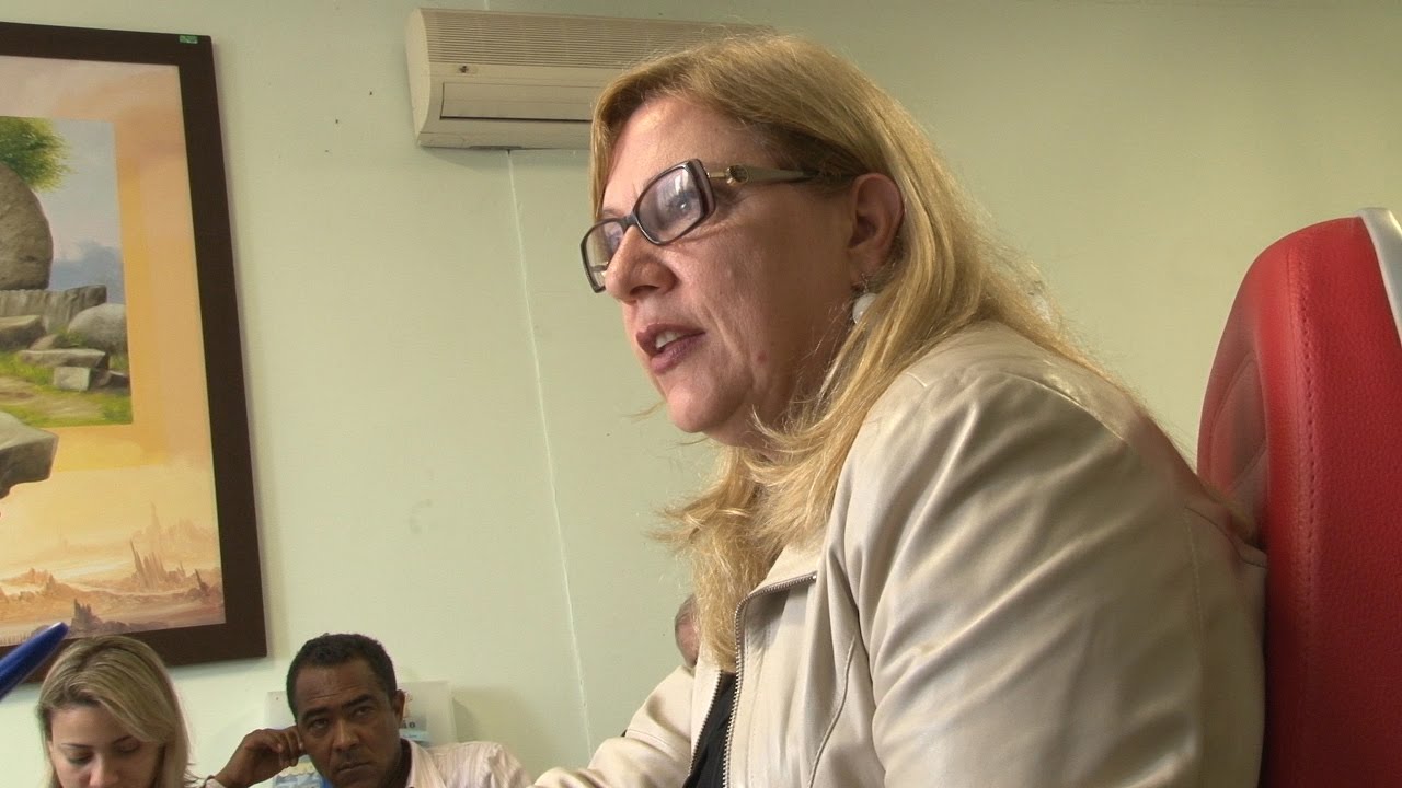 Secretária pede transparência e é demitida; veja entrevista