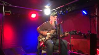 Seasick Steve performing Dog Gonna Play at the 229