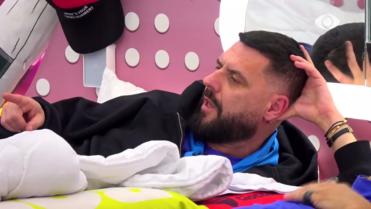 “Dy gishta në ballë dhe deklarata kot”/ Rogerti e ironizon, Miri këndon: Ka mbaruar…