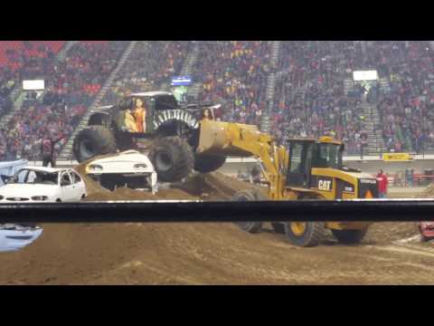 Monster Trucks Grand Nationals Highlights