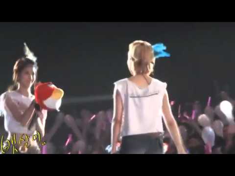 120117 SNSD Yoona & Sunny Moment @ Hong Kong Concert