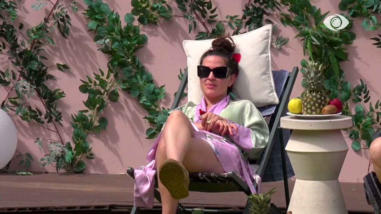 Si e mendon daljen e banorëve/ Rozana bisedon me Laertin: Ikën Loredana...