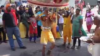 preview picture of video 'Thaipusam 2015 at the Batu Caves (Video 2 of 10)'