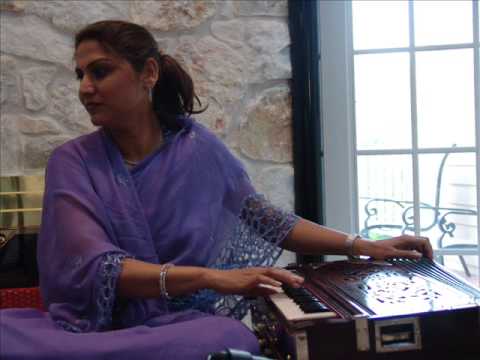 Payal Seen - Tu Bhajle Bhajle Raam Govind hari