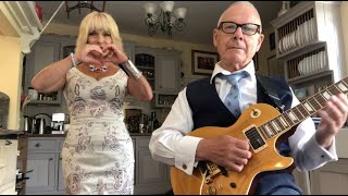Toyah &amp; Robert&#39;s Sunday Lunch: Dance In The Hurricane (song performance)