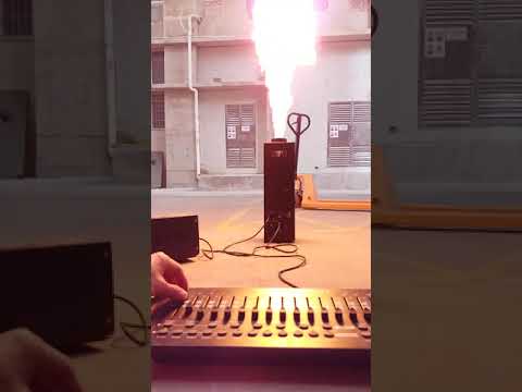 1WT04-0002-EU   200W flame machine  DMX512 controller operation