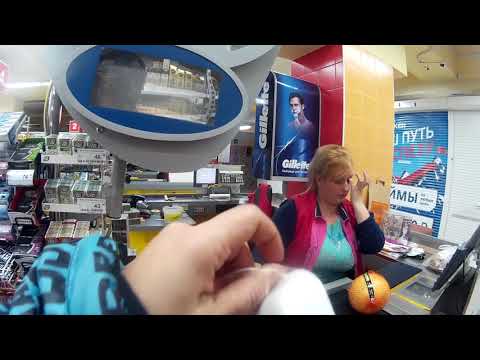 Супермаркет "Фуршет". и улицы вечерней Ялты