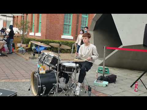 《TRASH ft. 李浩瑋.PIZZALI.陳忻玥.G5SH - 終究還是因為愛REMIX版本》yixin 街頭演出