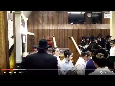 חלוקת דולרים ב770 ט' ניסן תשע"ו