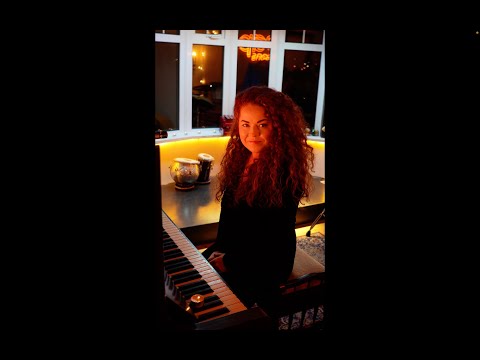 Move Into Light - Erica Curran - Singing Teacher, Derry, Northern Ireland