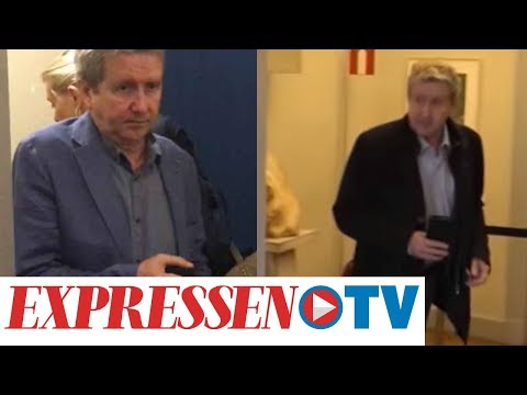 Martin Timell tvärvänder - för att skicka en speciell hälsning