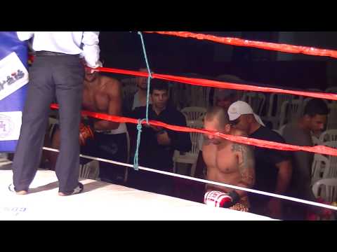 Atletas caem do ringue em disputa de cinturão do Conselho Mineiro de Boxe