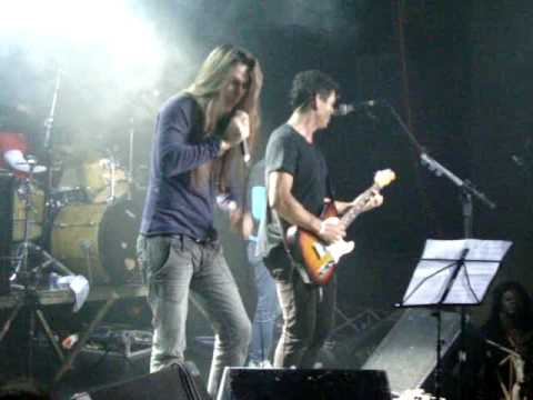 Dado Villa Lobos e Edu Falaschi no palco do London pub