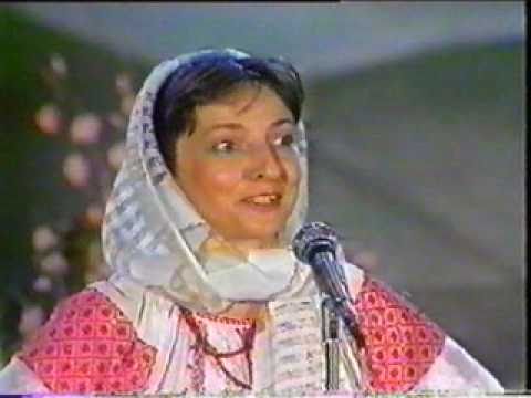Craiova, Romania 1993 - Ileana sings "Uhai Bade"
