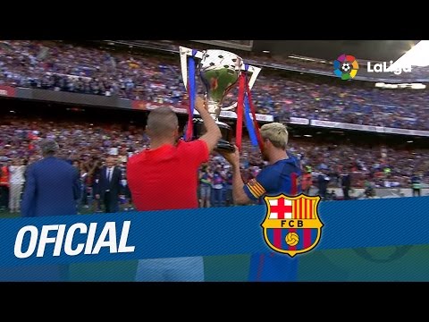 El FC Barcelona recibe el título de campeón de LaLiga 2015/2016