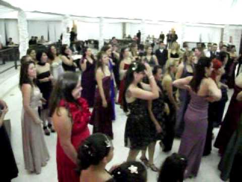 JOGANDO O BUQUÊ...rss ou o sapo!..." guerra: solteiras e casadas"