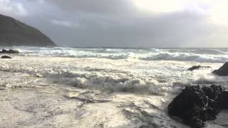 preview picture of video 'Ocean Waves at Slea Head - Western Ireland'