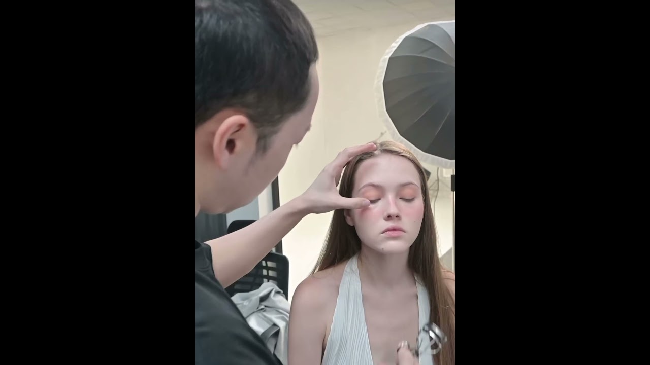 Timeless beauty #makeupartist #tutamakeup #linhdoanatelier #bridalcauture #behindthescenes