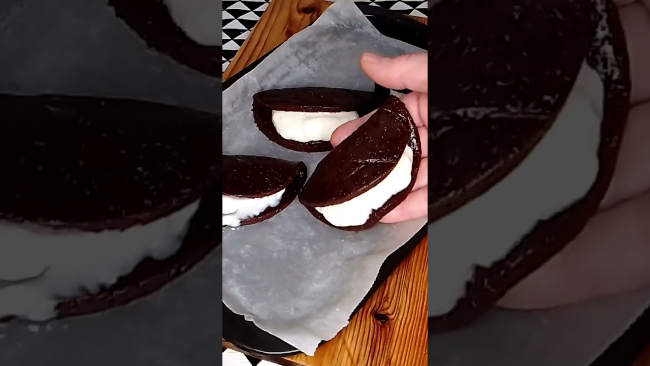 Watch Now Perfetti a Natale i Biscotti al Cioccolato con la Crema!#shorts #ricette #mammaecoricette Perfetti a Natale i Biscotti al Cioccolato con la Crema!#shorts #ricette #mammaecoricette