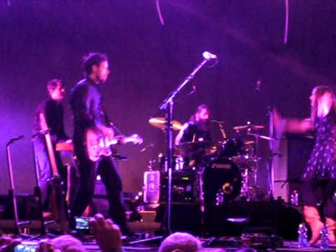 WIR SIND HELDEN - These Boots Are Made For Walkin' (Live @ Folklore 2011)