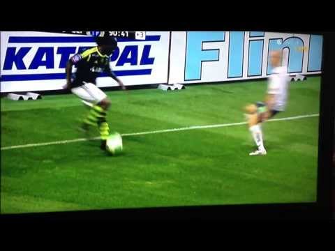 Martin Mutumba skickar upp Gefle spelarna på läktaren!