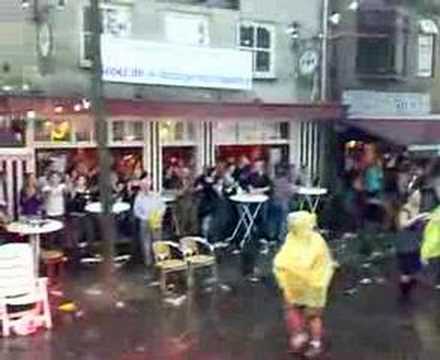 4daagse feest in de regen