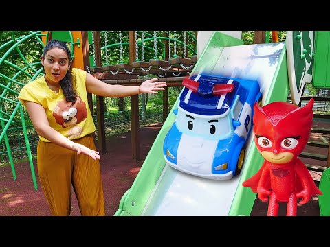 Spielzeug Kindergarten mit Valeria. Die Spielzeuge räumen auf. Wir machen ein Picknick