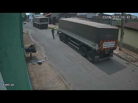 Carreta atinge casas em Várzea Grande