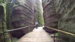 preview picture of video 'Gothic Gate Adršpach, Adrspasskoteplicke skaly,  Czechy'