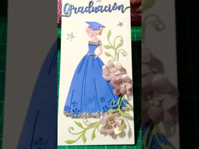 Vídeo relacionado con Tarjeta de graduación 3D emergente, tarjeta de graduación para niños, niñas, tarjeta de graduación con música y luces para graduados, compañeros de clase, nieto, nieta