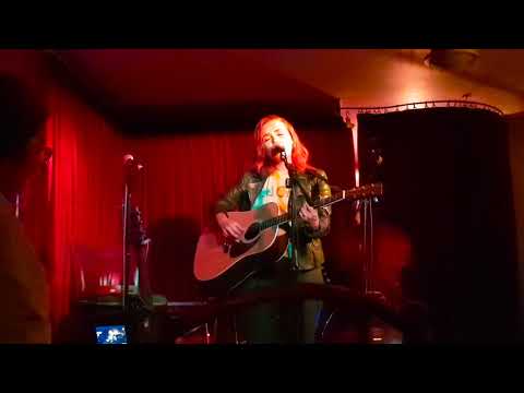 Laura Oakes - Learn To Be Lonely Again @ Green Note - 03-10-2018-4k