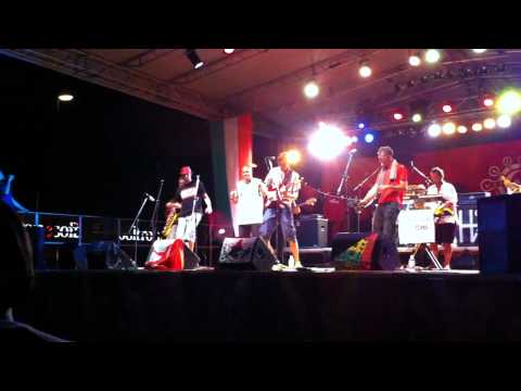 Paina e PuppaGiallo "Nelle Tue Mani" Live @ Marghera Village 2011